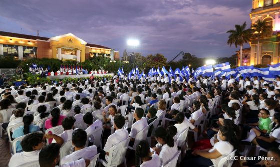 Presidente Daniel Ortega y vicepresidenta Rosario Murillo reciben la Antorcha de la Libertad y la Unidad Centroamericana
