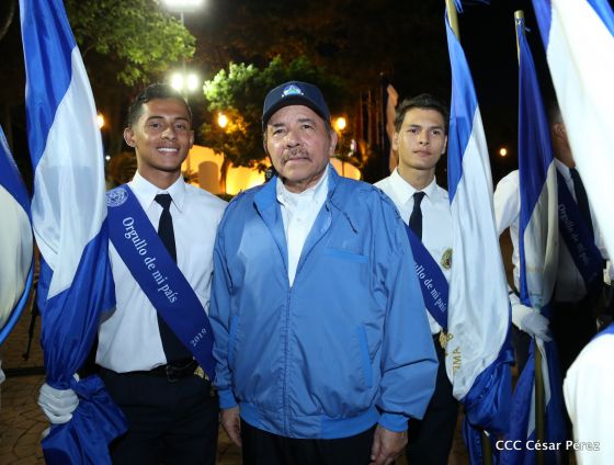 Presidente Daniel Ortega y vicepresidenta Rosario Murillo reciben la Antorcha de la Libertad y la Unidad Centroamericana