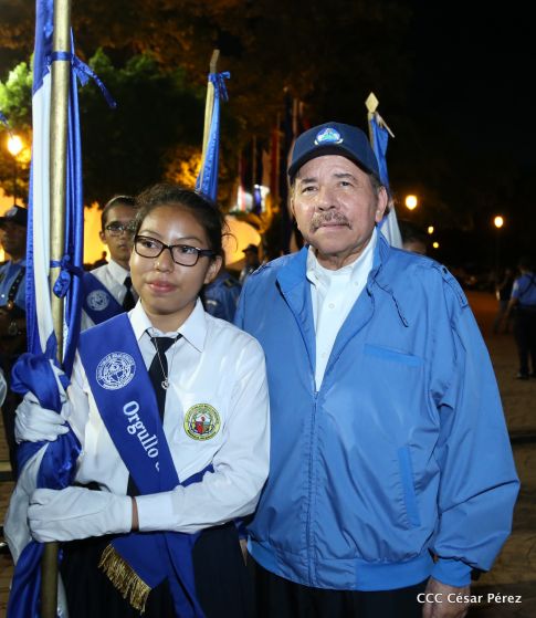Presidente Daniel Ortega y vicepresidenta Rosario Murillo reciben la Antorcha de la Libertad y la Unidad Centroamericana