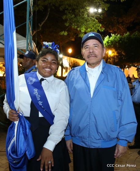 Presidente Daniel Ortega y vicepresidenta Rosario Murillo reciben la Antorcha de la Libertad y la Unidad Centroamericana