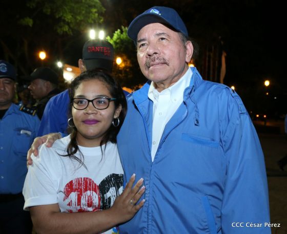 Presidente Daniel Ortega y vicepresidenta Rosario Murillo reciben la Antorcha de la Libertad y la Unidad Centroamericana