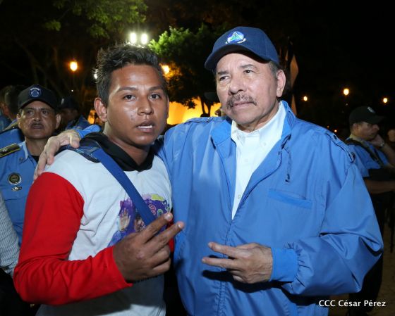 Presidente Daniel Ortega y vicepresidenta Rosario Murillo reciben la Antorcha de la Libertad y la Unidad Centroamericana