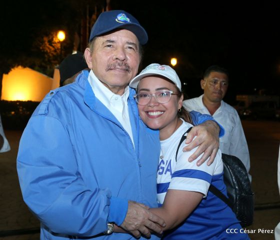 Presidente Daniel Ortega y vicepresidenta Rosario Murillo reciben la Antorcha de la Libertad y la Unidad Centroamericana