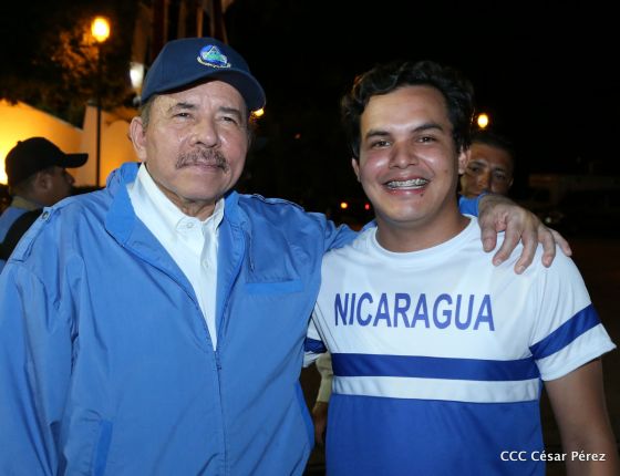 Presidente Daniel Ortega y vicepresidenta Rosario Murillo reciben la Antorcha de la Libertad y la Unidad Centroamericana