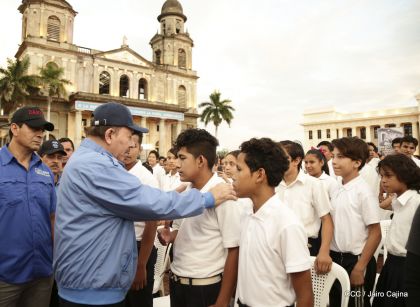 Presidente Daniel Ortega y vicepresidenta Rosario Murillo reciben la Antorcha de la Libertad y la Unidad Centroamericana