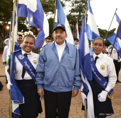 Presidente Daniel Ortega y vicepresidenta Rosario Murillo reciben la Antorcha de la Libertad y la Unidad Centroamericana