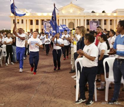 Presidente Daniel Ortega y vicepresidenta Rosario Murillo reciben la Antorcha de la Libertad y la Unidad Centroamericana
