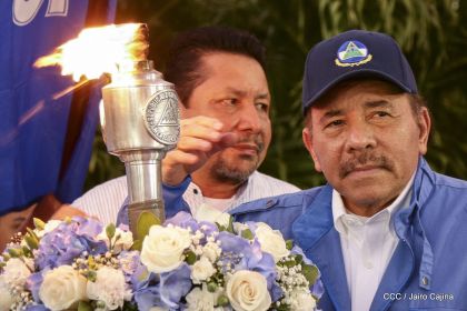 Presidente Daniel Ortega y vicepresidenta Rosario Murillo reciben la Antorcha de la Libertad y la Unidad Centroamericana