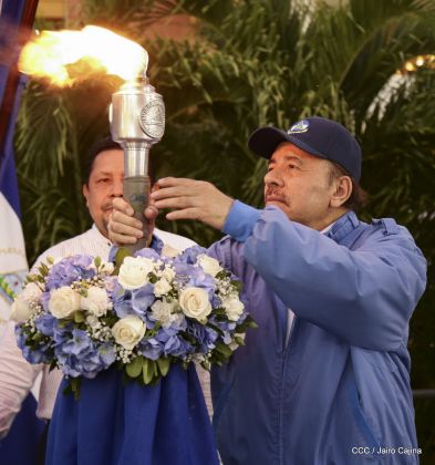 Presidente Daniel Ortega y vicepresidenta Rosario Murillo reciben la Antorcha de la Libertad y la Unidad Centroamericana