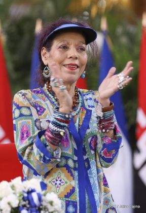 Presidente Daniel Ortega y vicepresidenta Rosario Murillo reciben la Antorcha de la Libertad y la Unidad Centroamericana