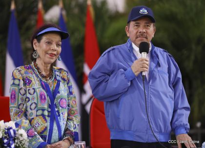 Presidente Daniel Ortega y vicepresidenta Rosario Murillo reciben la Antorcha de la Libertad y la Unidad Centroamericana