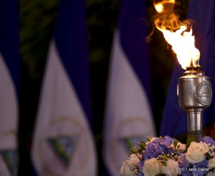 Presidente Daniel Ortega y vicepresidenta Rosario Murillo reciben la Antorcha de la Libertad y la Unidad Centroamericana