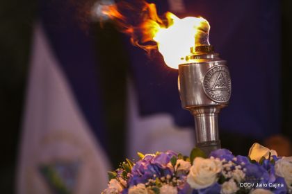 Presidente Daniel Ortega y vicepresidenta Rosario Murillo reciben la Antorcha de la Libertad y la Unidad Centroamericana