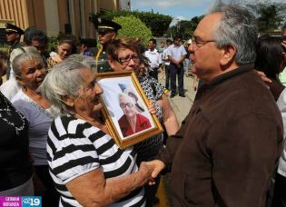 Asamblea Nacional rinde honores a "La Cachorra"