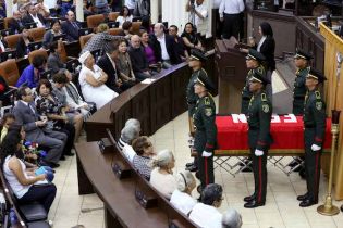 Asamblea Nacional rinde honores a "La Cachorra"