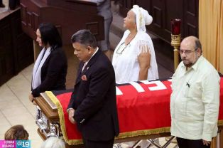 Asamblea Nacional rinde honores a "La Cachorra"