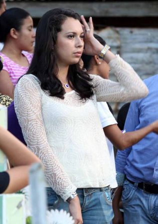 Pueblo da último adiós a "La Cachorra"