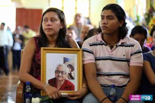 Pueblo da último adiós a "La Cachorra"