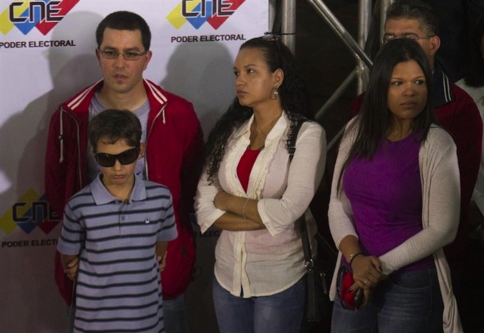 Nicolás Maduro ejerce su derecho al voto