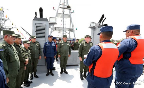  Ejército abandera buques logísticos para misiones en el Pacífico