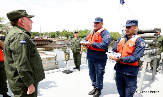  Ejército abandera buques logísticos para misiones en el Pacífico