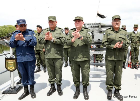  Ejército abandera buques logísticos para misiones en el Pacífico