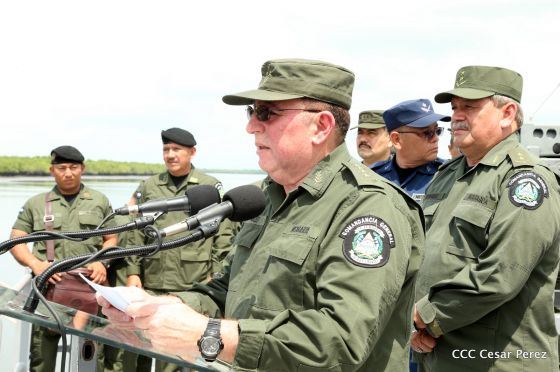  Ejército abandera buques logísticos para misiones en el Pacífico