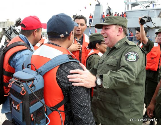  Ejército abandera buques logísticos para misiones en el Pacífico
