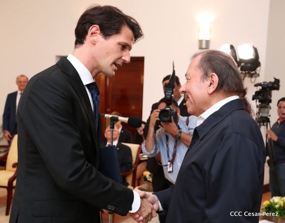 Presidente Daniel Ortega y vicepresidenta Rosario Murillo reciben cartas credenciales de 11 nuevos embajadores