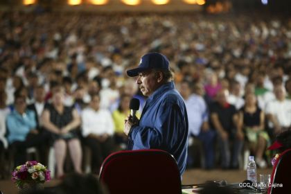 Presidente Daniel Ortega y vicepresidenta Rosario Murillo en homenaje al Padre de la Revolución Sandinista Carlos Fonseca
