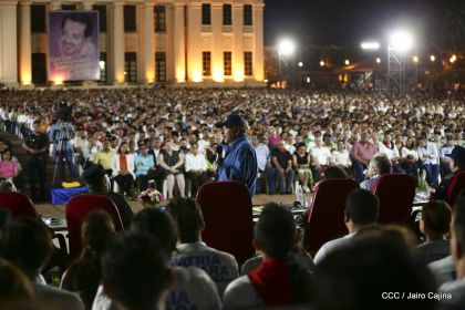Presidente Daniel Ortega y vicepresidenta Rosario Murillo en homenaje al Padre de la Revolución Sandinista Carlos Fonseca