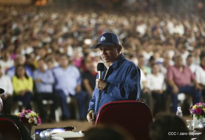 Presidente Daniel Ortega y vicepresidenta Rosario Murillo en homenaje al Padre de la Revolución Sandinista Carlos Fonseca