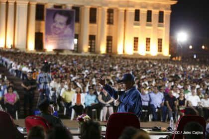 Presidente Daniel Ortega y vicepresidenta Rosario Murillo en homenaje al Padre de la Revolución Sandinista Carlos Fonseca