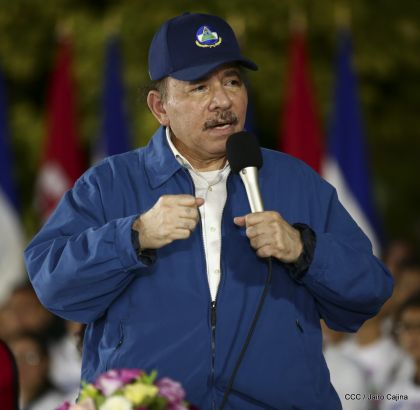 Presidente Daniel Ortega y vicepresidenta Rosario Murillo en homenaje al Padre de la Revolución Sandinista Carlos Fonseca