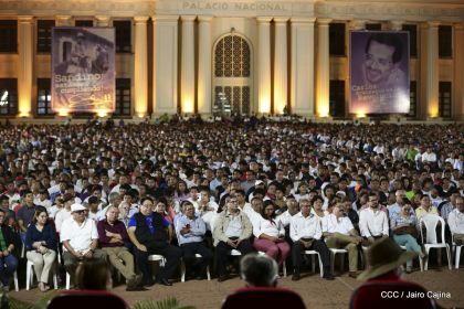 Presidente Daniel Ortega y vicepresidenta Rosario Murillo en homenaje al Padre de la Revolución Sandinista Carlos Fonseca