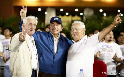 Presidente Daniel Ortega y vicepresidenta Rosario Murillo en homenaje al Padre de la Revolución Sandinista Carlos Fonseca