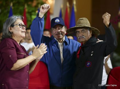 Presidente Daniel Ortega y vicepresidenta Rosario Murillo en homenaje al Padre de la Revolución Sandinista Carlos Fonseca