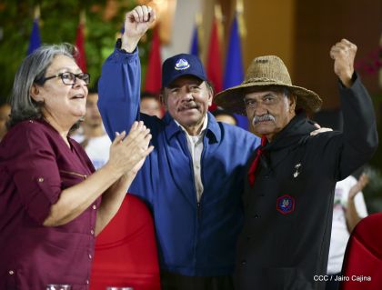Presidente Daniel Ortega y vicepresidenta Rosario Murillo en homenaje al Padre de la Revolución Sandinista Carlos Fonseca