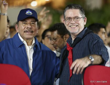 Presidente Daniel Ortega y vicepresidenta Rosario Murillo en homenaje al Padre de la Revolución Sandinista Carlos Fonseca