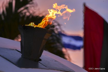 Presidente Daniel Ortega y vicepresidenta Rosario Murillo en homenaje al Padre de la Revolución Sandinista Carlos Fonseca