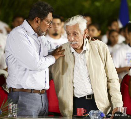 Presidente Daniel Ortega y vicepresidenta Rosario Murillo en homenaje al Padre de la Revolución Sandinista Carlos Fonseca