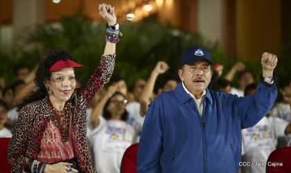 Presidente Daniel Ortega y vicepresidenta Rosario Murillo en homenaje al Padre de la Revolución Sandinista Carlos Fonseca