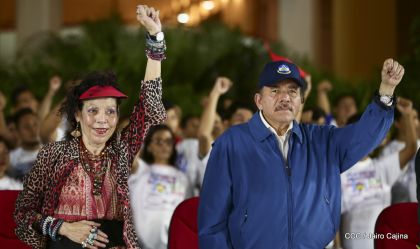 Presidente Daniel Ortega y vicepresidenta Rosario Murillo en homenaje al Padre de la Revolución Sandinista Carlos Fonseca