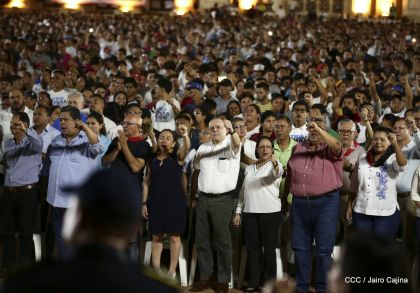 Presidente Daniel Ortega y vicepresidenta Rosario Murillo en homenaje al Padre de la Revolución Sandinista Carlos Fonseca