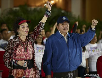 Presidente Daniel Ortega y vicepresidenta Rosario Murillo en homenaje al Padre de la Revolución Sandinista Carlos Fonseca