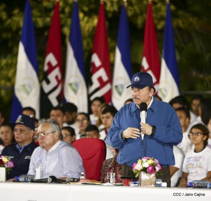 Presidente Daniel Ortega y vicepresidenta Rosario Murillo en homenaje al Padre de la Revolución Sandinista Carlos Fonseca