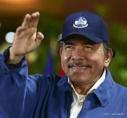 Presidente Daniel Ortega y vicepresidenta Rosario Murillo en homenaje al Padre de la Revolución Sandinista Carlos Fonseca