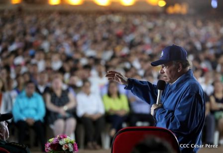 Presidente Daniel Ortega y vicepresidenta Rosario Murillo en homenaje al Padre de la Revolución Sandinista Carlos Fonseca