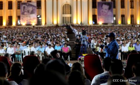 Presidente Daniel Ortega y vicepresidenta Rosario Murillo en homenaje al Padre de la Revolución Sandinista Carlos Fonseca