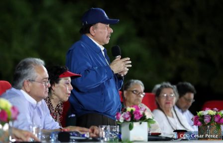 Presidente Daniel Ortega y vicepresidenta Rosario Murillo en homenaje al Padre de la Revolución Sandinista Carlos Fonseca